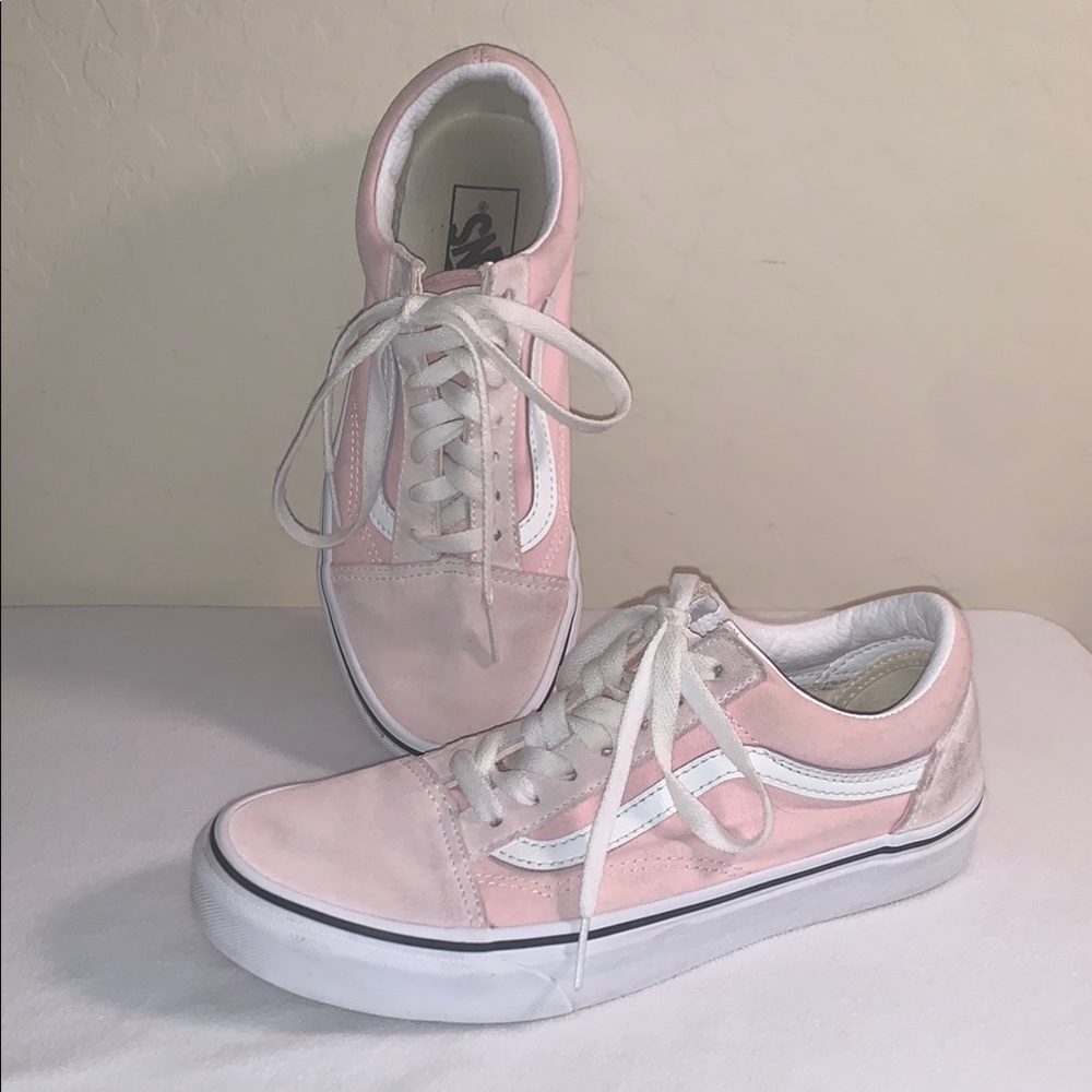 VANS SIZE 7 SUPER CUTE PINK & WHITE SNEAKERS